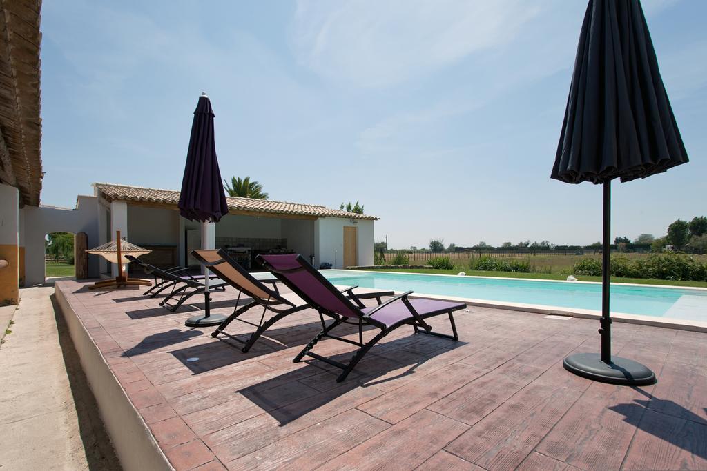 Mas Lou Caloun - Chambre D'Hote Face A La Piscine En Camargue - Les Saintes Maries De La Mer Room photo