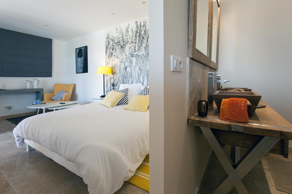 Mas Lou Caloun - Chambre D'Hote Face A La Piscine En Camargue - Les Saintes Maries De La Mer Room photo
