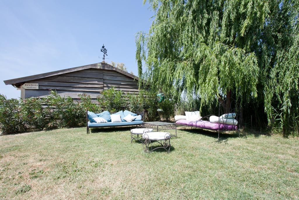 Mas Lou Caloun - Chambre D'Hote Face A La Piscine En Camargue - Les Saintes Maries De La Mer Exterior photo
